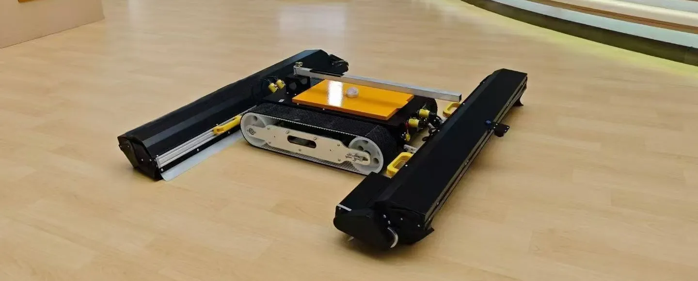 LUMEN T-Series cleaning robot, both brush bars extended